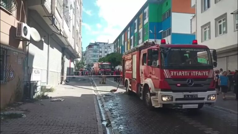 esenyurtta 4 katli binada yangin 9bwIz28C