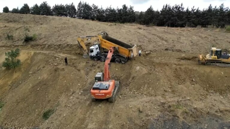 gaziosmanpasada toprak kaymasi kamyon devrildi WQgXY9OR