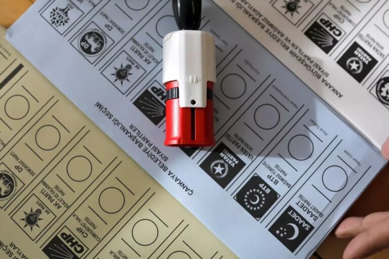 gunun siyaset bombasi iki parti tek cati altinda birlesiyor cumhurbaskani adaylari da belli eEhLa6xZ