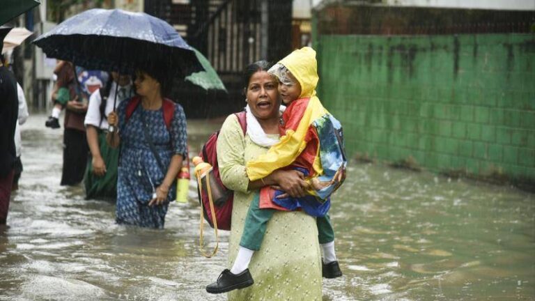 hindistanda sel 17 kisi oldu 75 kisi yaralandi rMKHvzNc