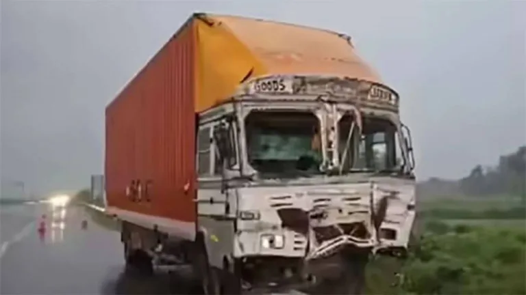 hindistanda traktorle kamyon carpisti 9 olu 42 yarali bjCBiBVz