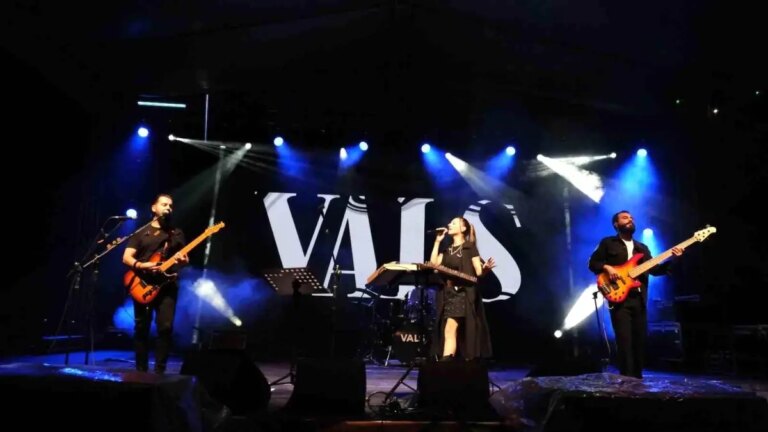 nebiyan festivalinde grup vals coskusu b2V3317l