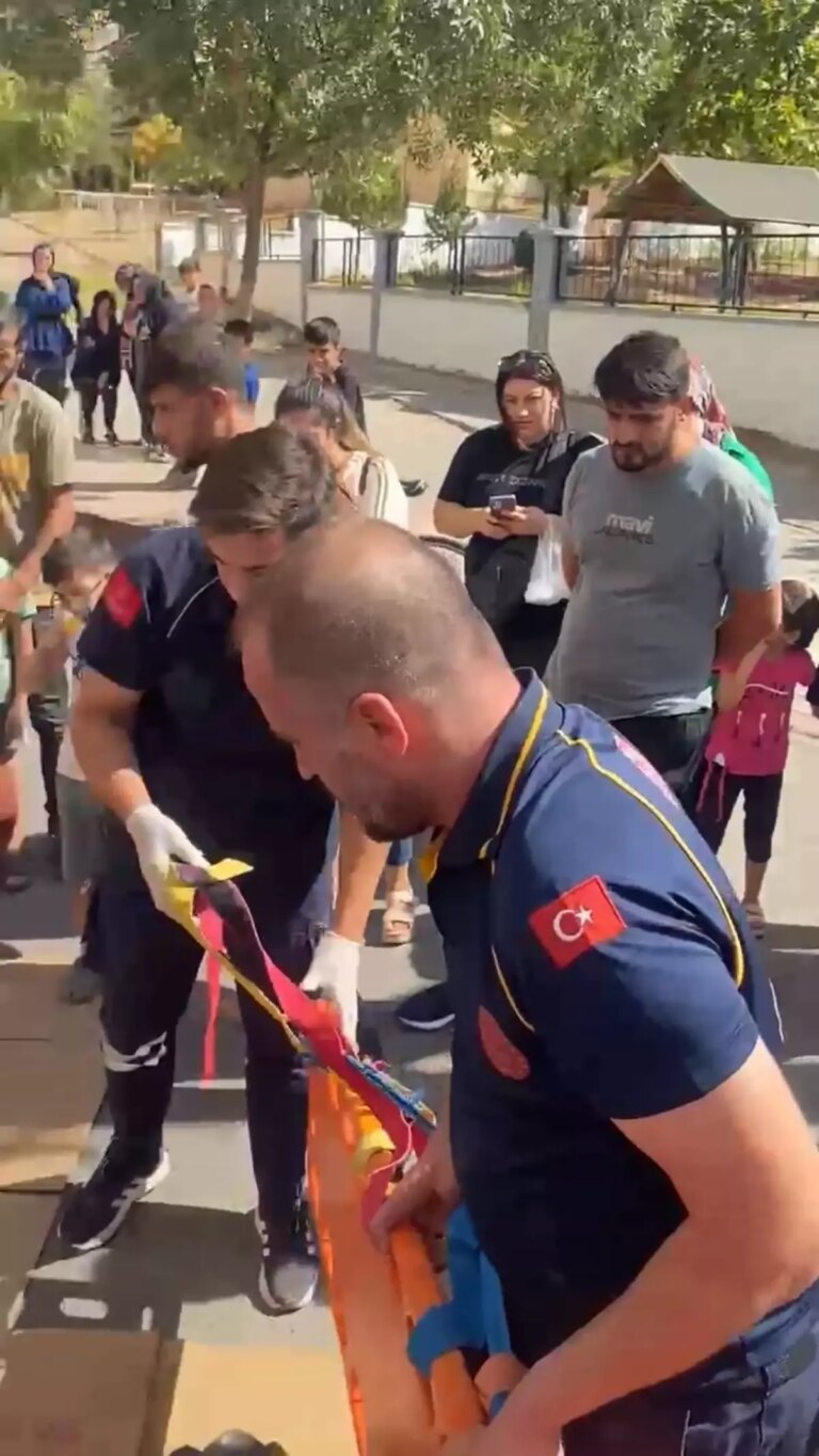 siirtte cocuklara arac carpti cyEt9KDC