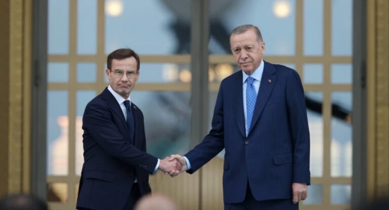 turkiye dosyasi tuvalette unutuldu dunya bu skandali konusuyor F4fuYA1X