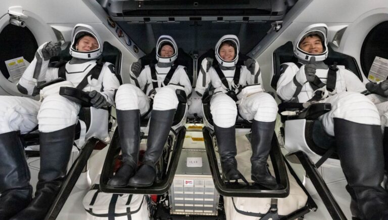 uzayda 5 aylik gorev sonrasi crew 10 ekibi dunyaya dondu QpeFyRYH