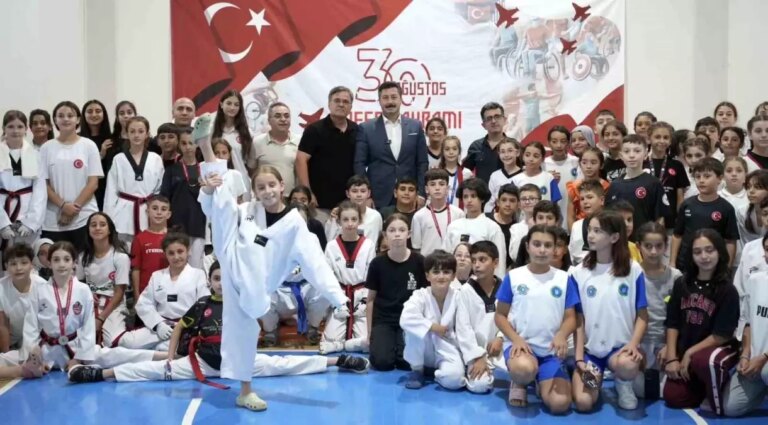 yenisehirde minikler taekwondo sampiyonasi coskuyla gerceklesti dS7JKX4C