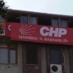 bahcelievlerdeki binaya chp istanbul il baskanligi yazisi asildi 57hn98hK