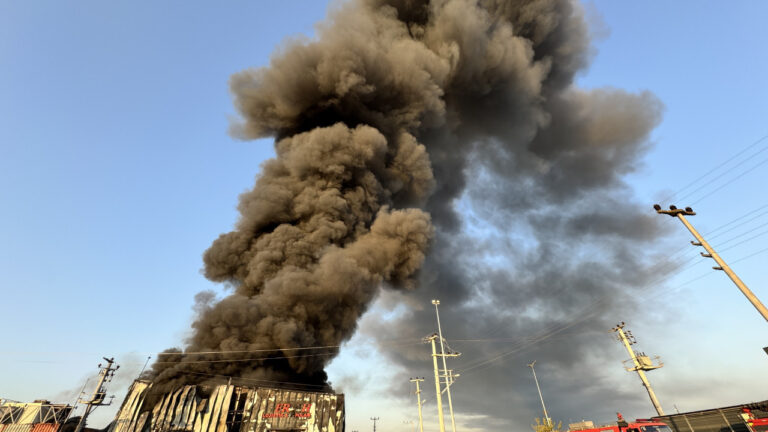 kocaelide lojistik deposunda yangin FGrEGmBa