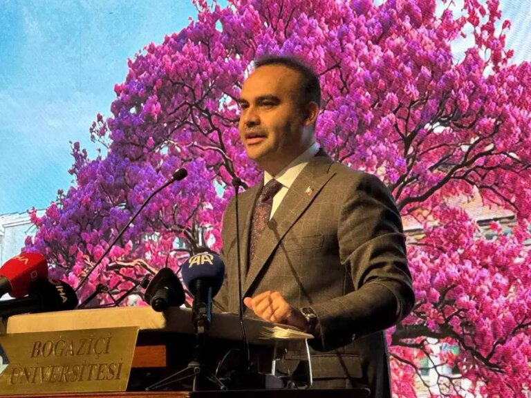 bakan kacir filistinde yapilan zulme sessiz kalmiyoruz xSHM6Y5S.jpg