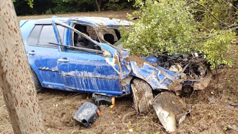 boluda yagmur sonrasi kontrolden cikan otomobil tarlaya uctu mU7EL8A3.jpg