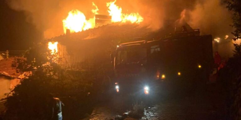 cankirida yangin 2 ev kullanilmaz hale geldi wQ27198n.jpg