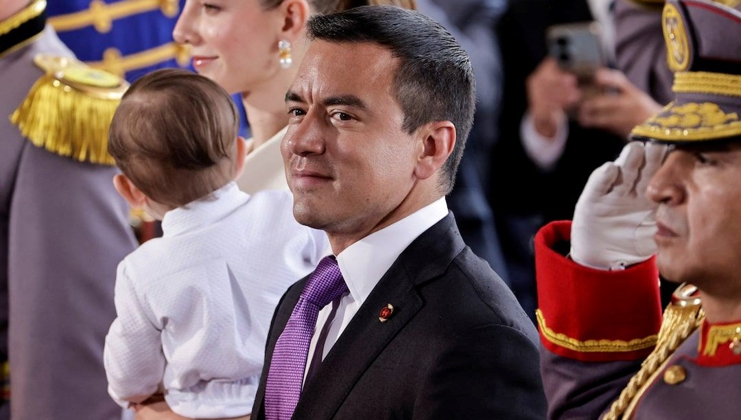 ekvador baskani noboaya suikast girisimi konvoyuna ates acildi 8vNRLFJX