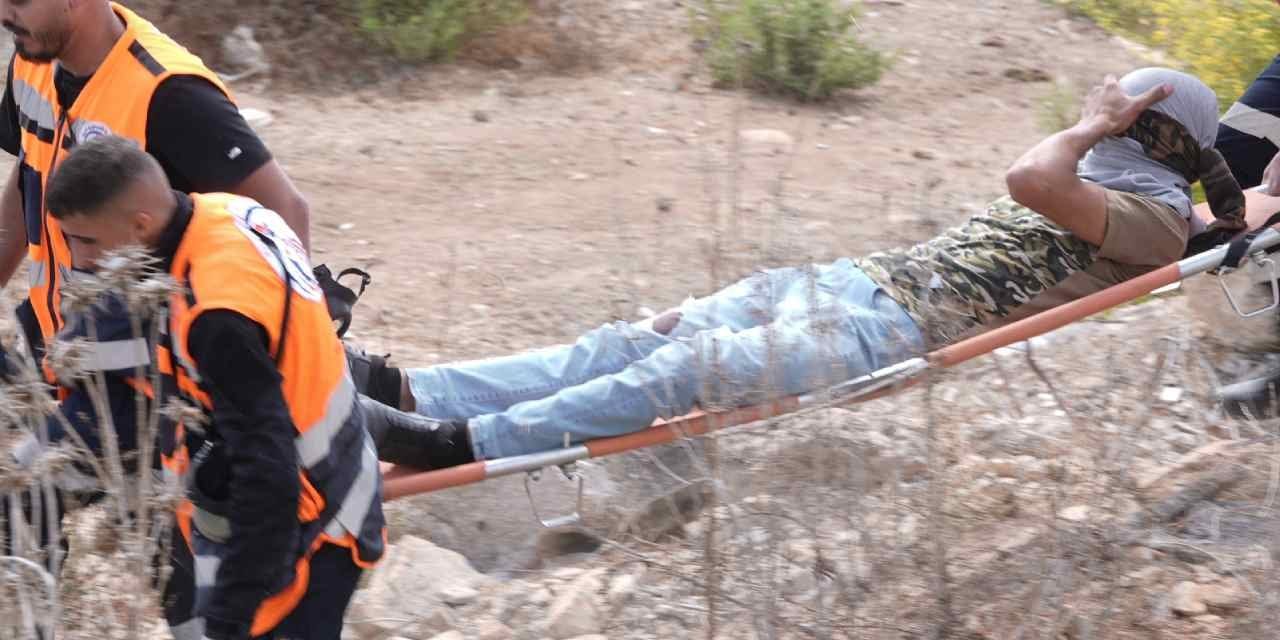 israil askerleri sevinmeyin diyerek filistinli kalabaliga saldirdi eBpVITbf.jpg