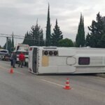 izmirde servis midibusu devrildi 5 yarali 7XbOL7eC.jpg