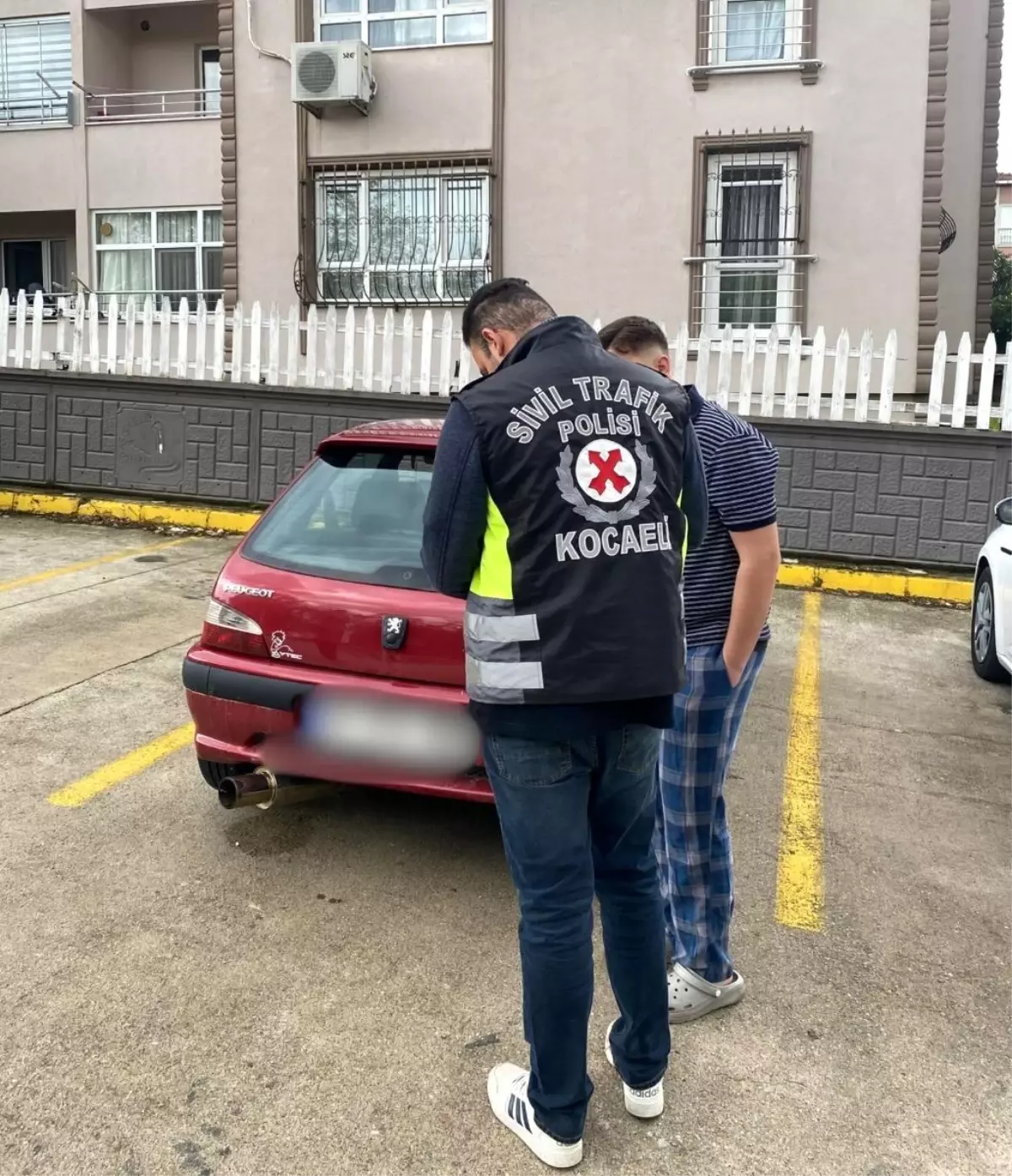 kocaelide dugun konvoyunda gurultu yapan surucuye 10 bin tl ceza sIJ34EkZ.jpg