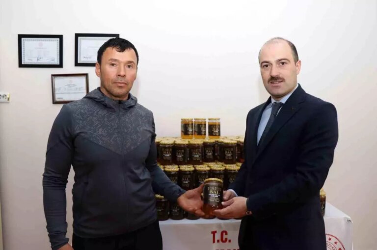 organik bal ureticisinden ihtiyac sahiplerine bagis k7nFkAME.jpg