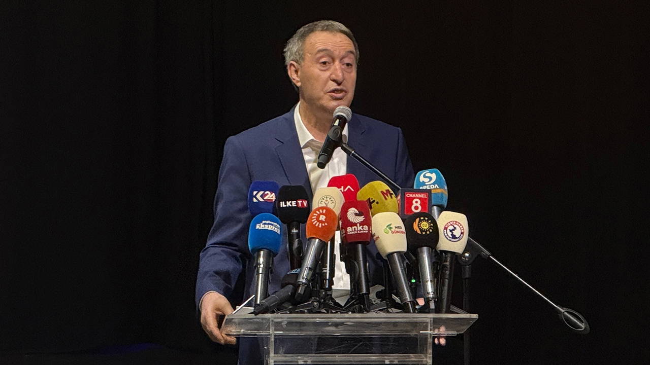 DEM Parti Eş Genel Başkanı Bakırhan’dan iktidara çağrı: ‘Toplumun beklentisi, kayyım atanan başkanların görevine dönmesi’