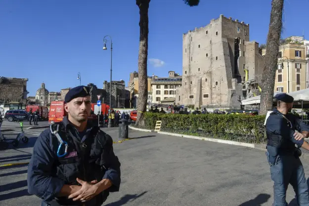 roma donemine ait kale tadilat sirasinda coktu bir isci hayatini kaybetti R9KYYQRz.jpg