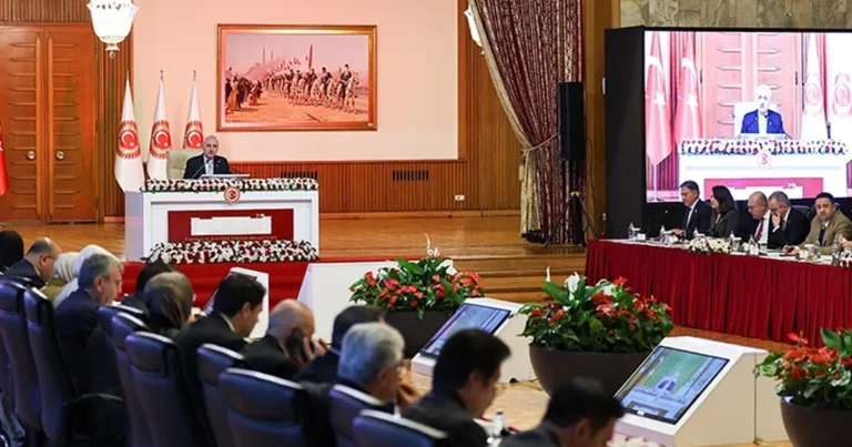 tbmm-komisyonu-nitelikli-cogunluk-oyuyla-imraliya-gidiyor-62qB5FXD.webp