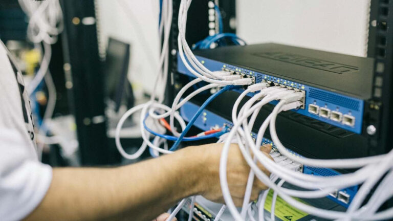 teknoloji devi yil sonuna kadar binlerce kisiyi isten cikaracak BvH7F9Ei.jpg