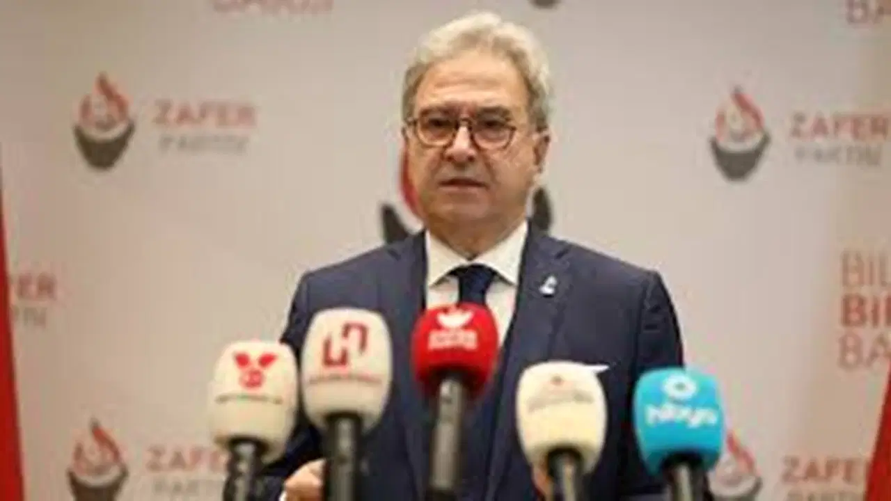 Zafer Partisi Genel Başkan Yardımcısı muhabiri zorla duruşma salonundan çıkardı