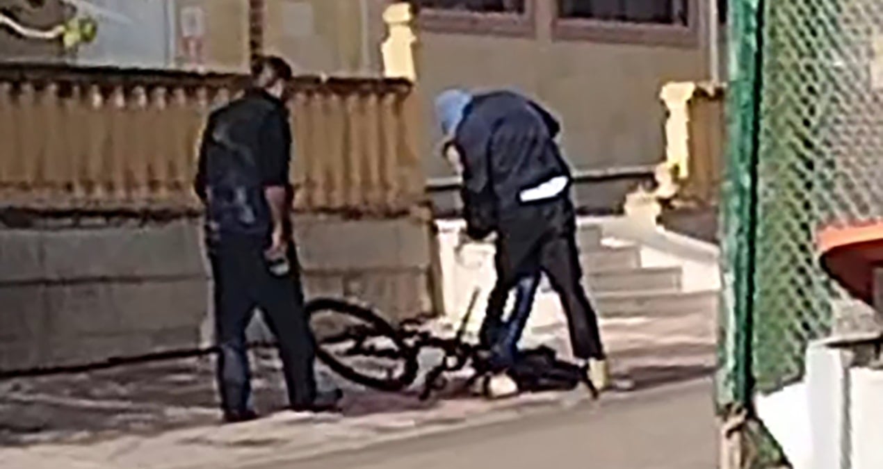 12 yaşındaki çocuğu sokak ortasında dövdüler!