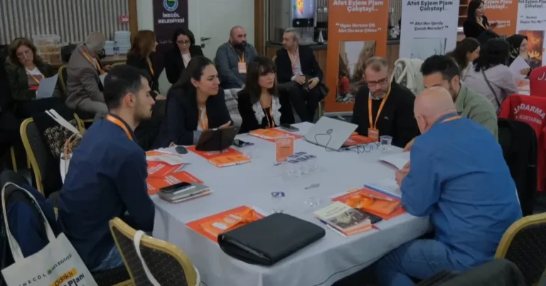 bursa-inegol-belediyesinden-turkiyede-ilk-cocuk-odakli-afet-eylem-plani-calistayi-jIg9kxn1.webp
