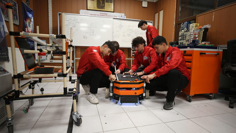 bursali-lise-ogrencileri-sanayi-icin-otonom-yuk-robotu-gelistirdi-F4rsBDZ9.jpg