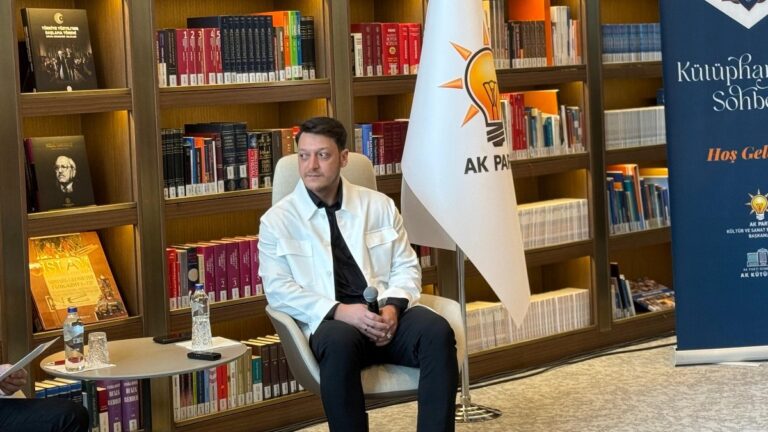 mesut-ozil-telefonumda-en-unlu-isim-cumhurbaskani-Hm231ezI.jpg