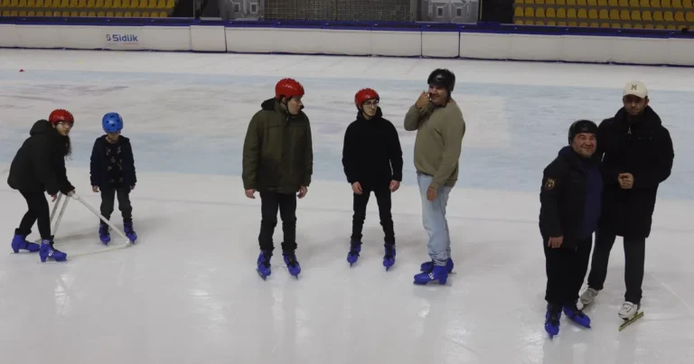 yadev-ogrencileri-buz-pistini-sevdi-88iZ2qti.webp