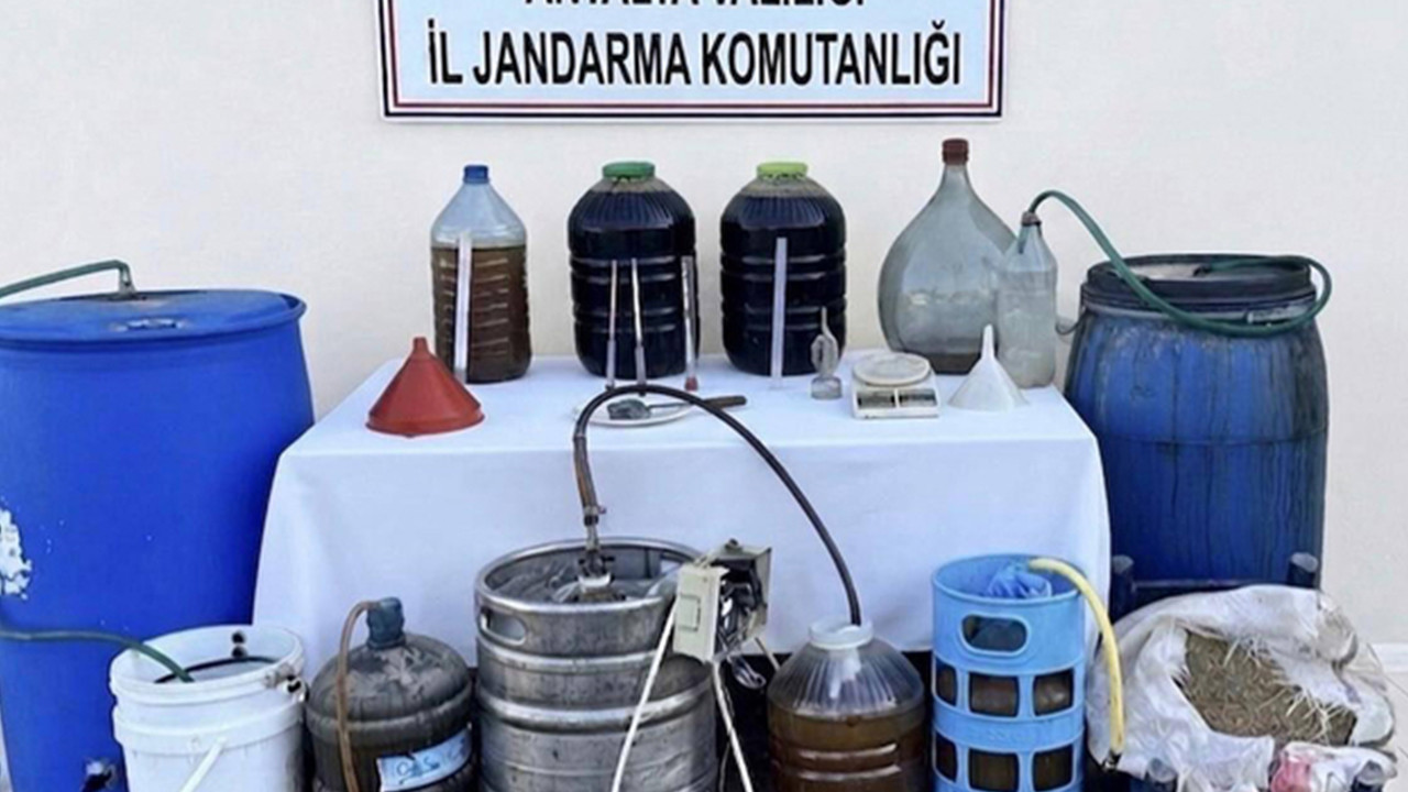 Kumluca’da 800 Litre Kaçak Alkol ve Silah Ele Geçirildi