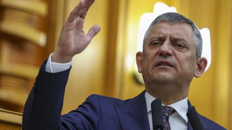chpden-karsi-hamle-ozgur-ozel-ile-ozkan-yalim-arasinda-yapilan-yazismalarin-geri-cagrilmasi-ve-w4D5L9Dl