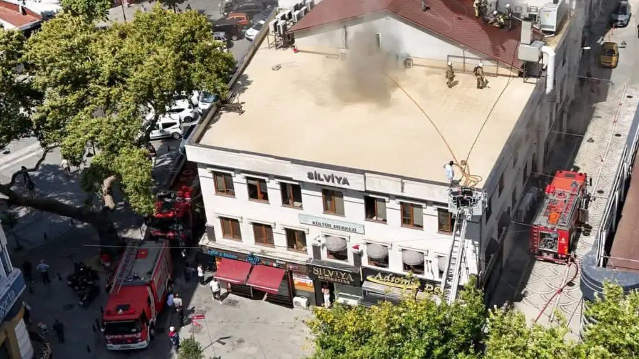 İstanbul’da restoranda yangın: Aralarında çocukların da olduğu 6 kişi mahsur kaldı Haber gorseli