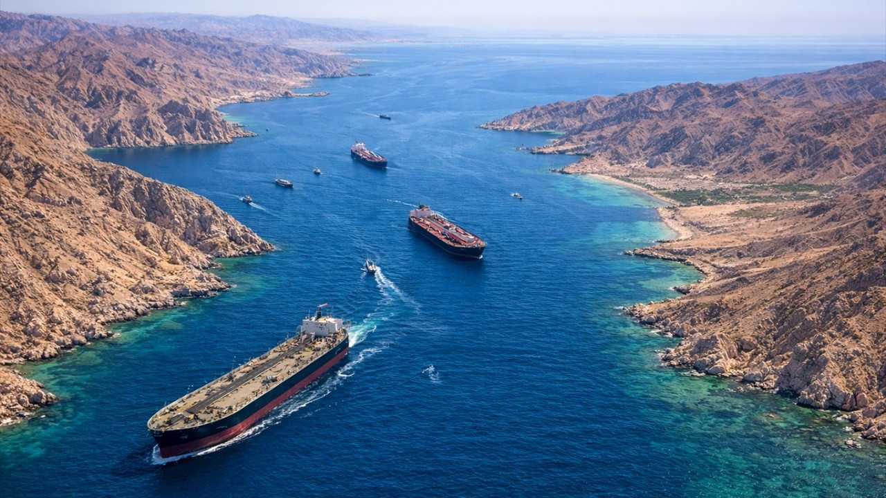 Iran hurmuz bogazini kapatma karari aldi ikinci bir duyuruya kadar trafik durdu 5KQ8DOuS